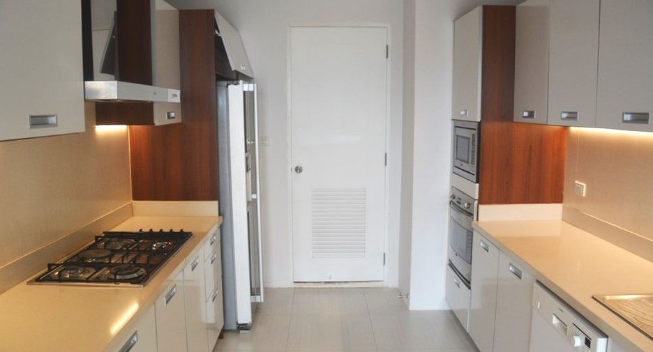 For rent 3 bedrooms condo in Watthana, Bangkok