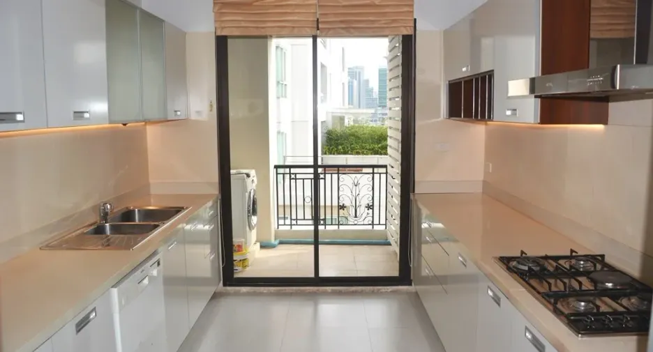 For rent 3 bedrooms condo in Watthana, Bangkok