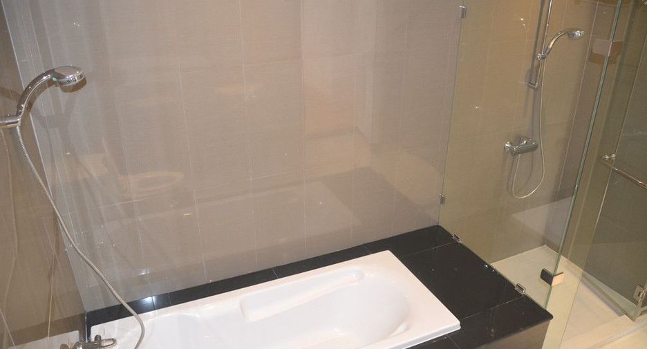 For rent 3 bedrooms condo in Watthana, Bangkok