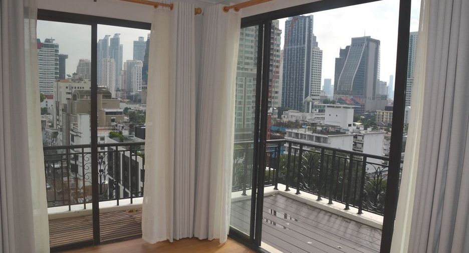 For rent 3 bedrooms condo in Watthana, Bangkok