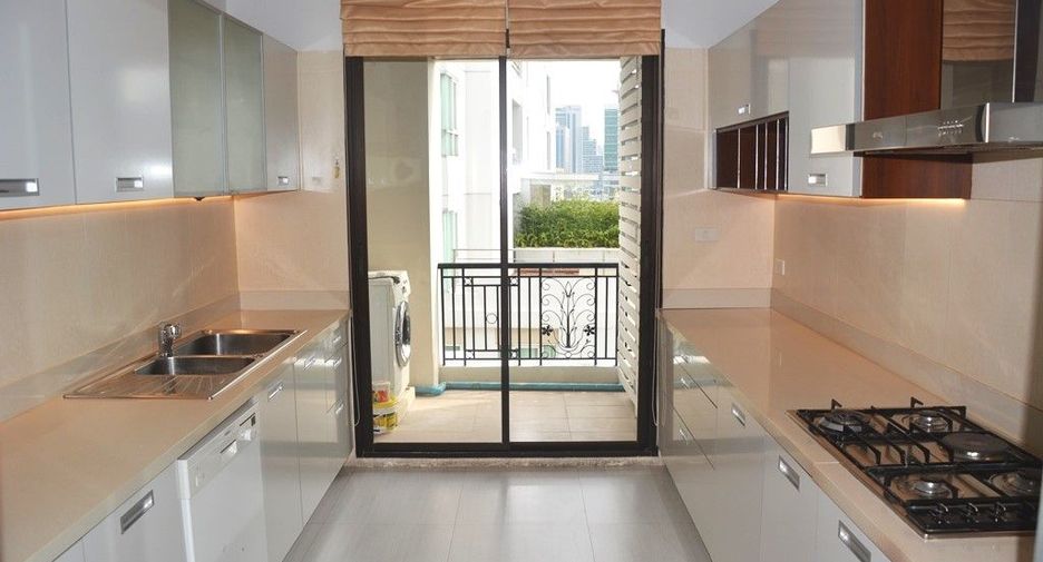 For rent 3 bedrooms condo in Watthana, Bangkok