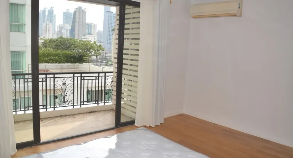 For rent 3 bedrooms condo in Watthana, Bangkok