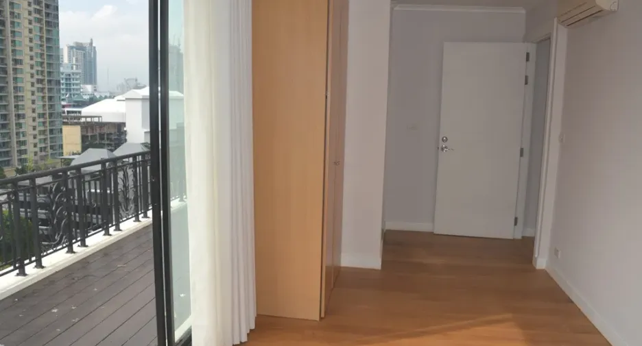 For rent 3 bedrooms condo in Watthana, Bangkok