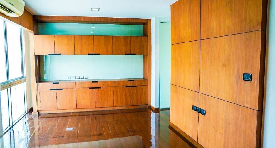 出售 3 卧室 联排别墅 在 Yan Nawa, 曼谷