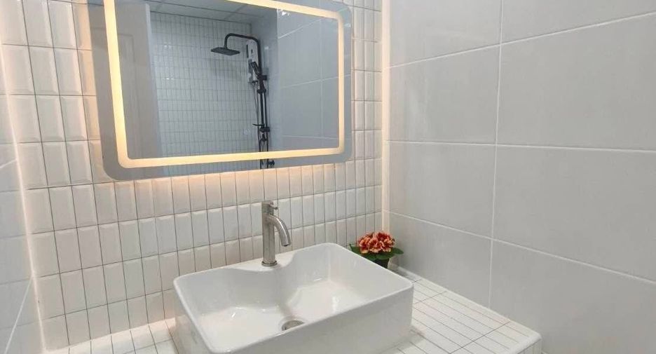 For sale 1 bed condo in Wang Thonglang, Bangkok