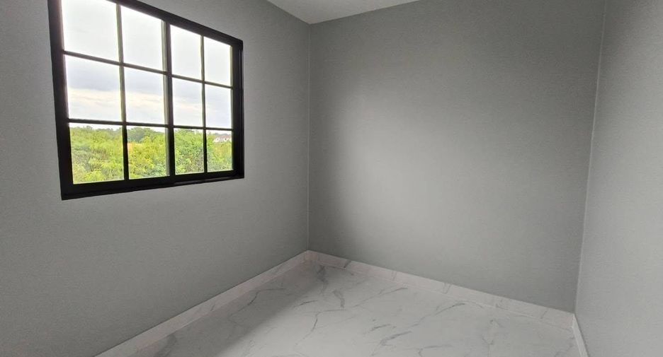 For sale 3 bedrooms townhouse in Bang Khen, Bangkok