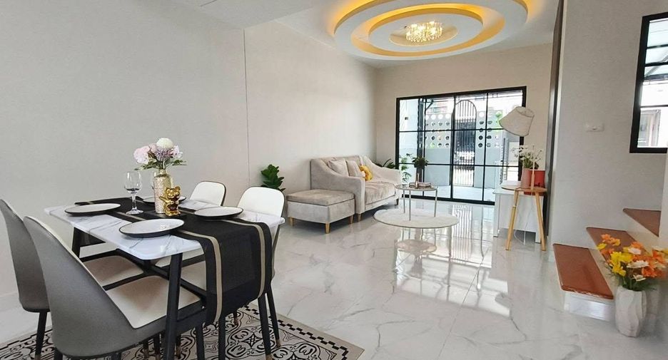For sale 3 bedrooms townhouse in Bang Khen, Bangkok
