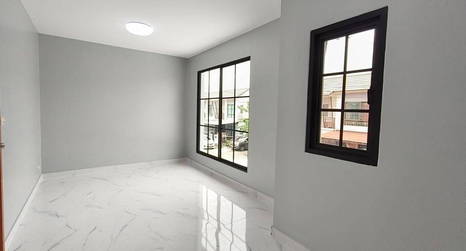 For sale 3 bedrooms townhouse in Bang Khen, Bangkok