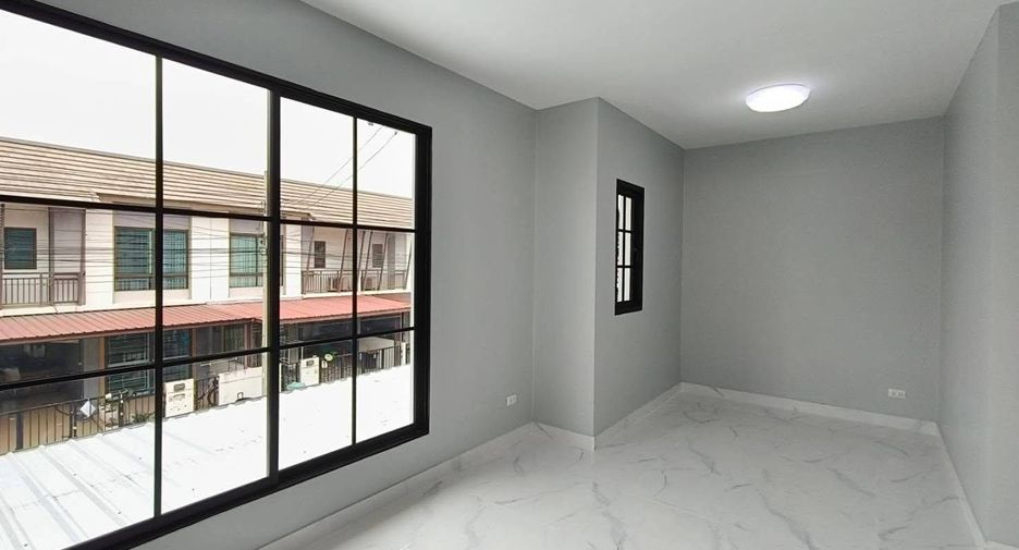 For sale 3 bedrooms townhouse in Bang Khen, Bangkok