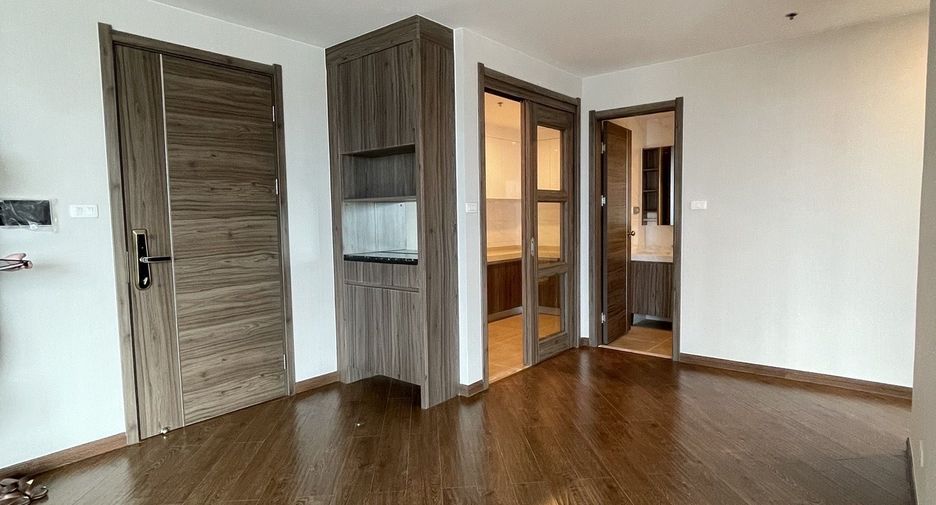 For rent 2 bedrooms condo in Huai Khwang, Bangkok
