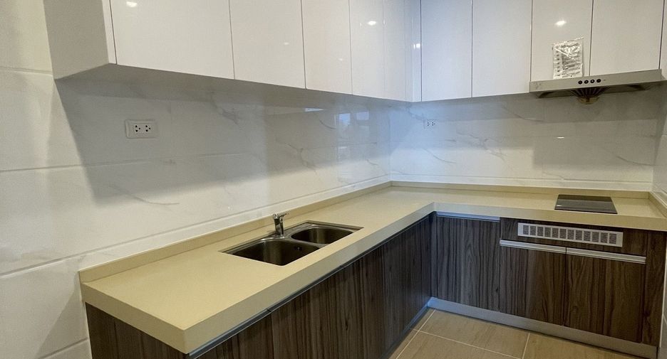 For rent 2 bedrooms condo in Huai Khwang, Bangkok