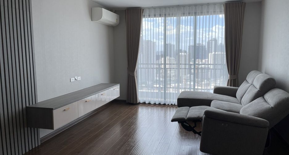 For rent 2 bedrooms condo in Huai Khwang, Bangkok