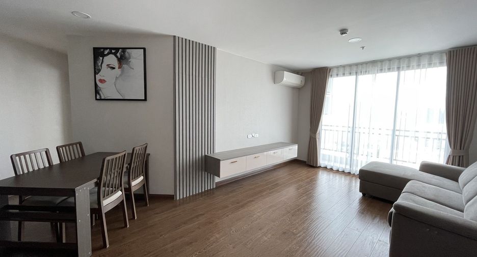 For rent 2 bedrooms condo in Huai Khwang, Bangkok