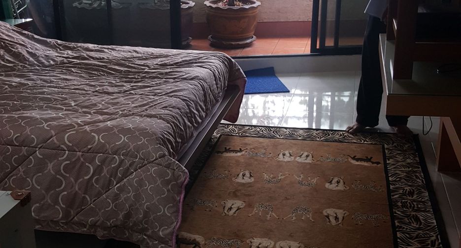 For sale 3 bedrooms condo in Bang Phlat, Bangkok