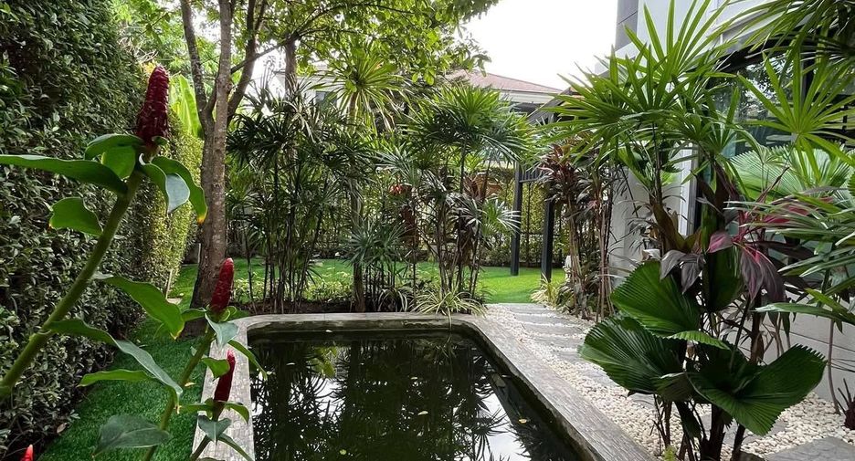 À louer 4 chambres maison à Bang Kapi, Bangkok