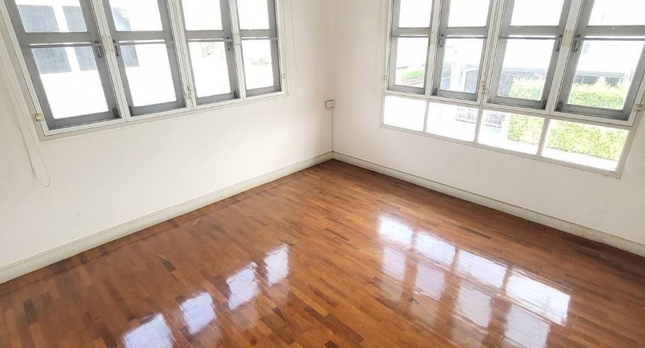 For sale 3 bedrooms house in Nong Chok, Bangkok