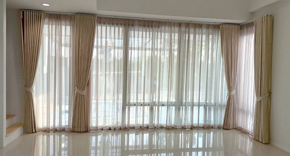 For rent 3 bedrooms townhouse in Don Mueang, Bangkok