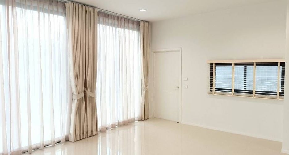 For rent 3 bedrooms townhouse in Don Mueang, Bangkok