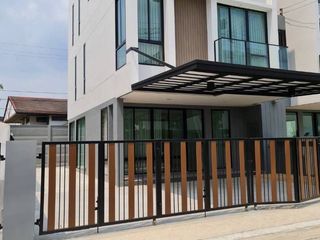 For rent 3 bedrooms townhouse in Don Mueang, Bangkok