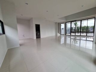 For rent 3 bedrooms townhouse in Don Mueang, Bangkok