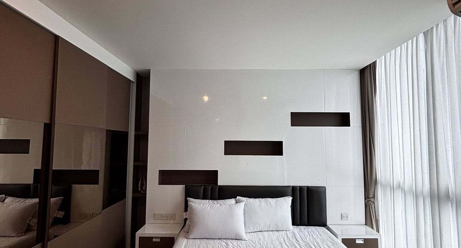 For rent 2 bedrooms condo in Huai Khwang, Bangkok