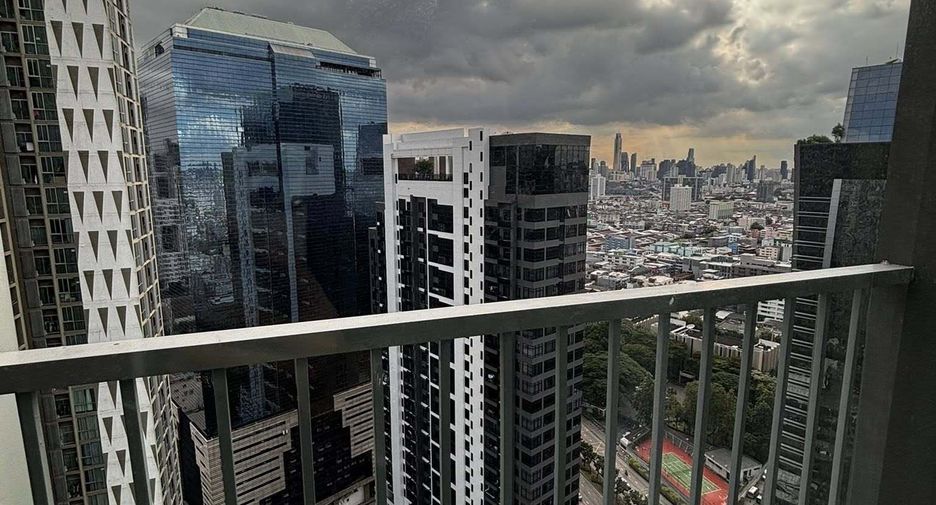 For rent 2 bedrooms condo in Huai Khwang, Bangkok
