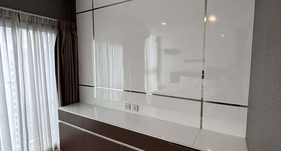 For rent 2 bedrooms condo in Huai Khwang, Bangkok