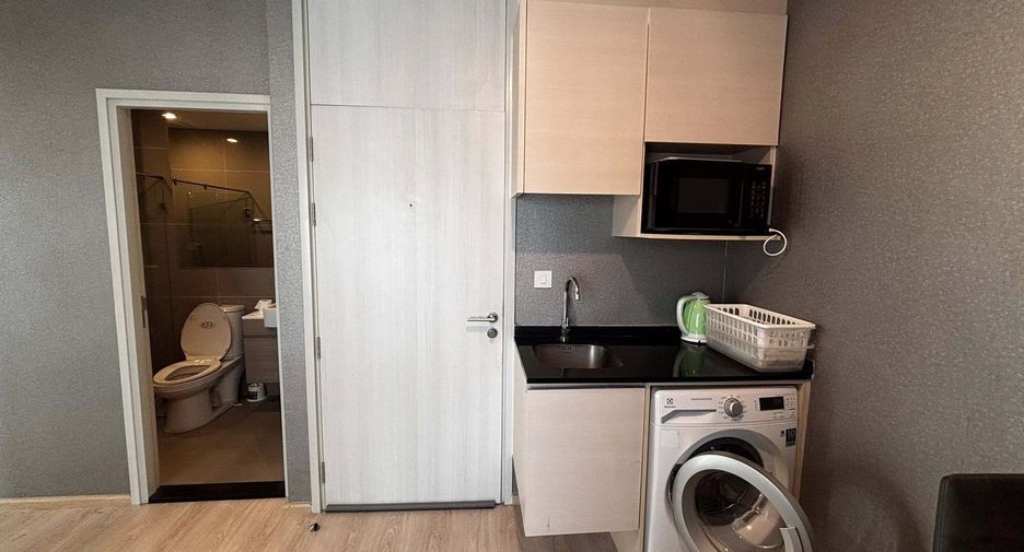For rent 2 bedrooms condo in Huai Khwang, Bangkok