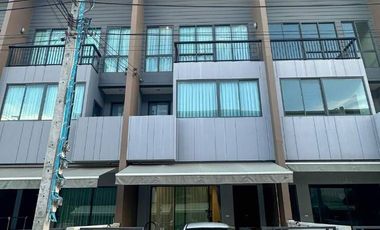 Villa zum Kauf mit 3 Zimmer in Prawet, Bangkok