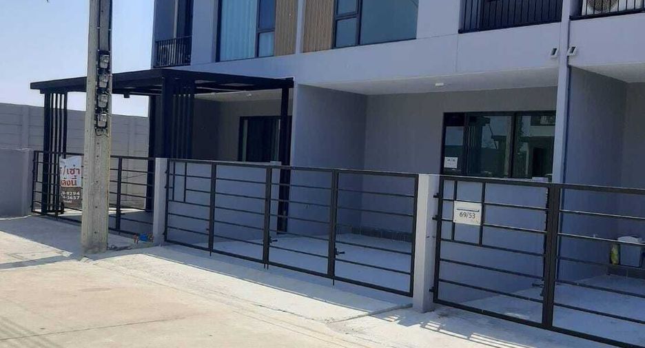 For rent 3 bedrooms townhouse in Bang Phli, Samut Prakan