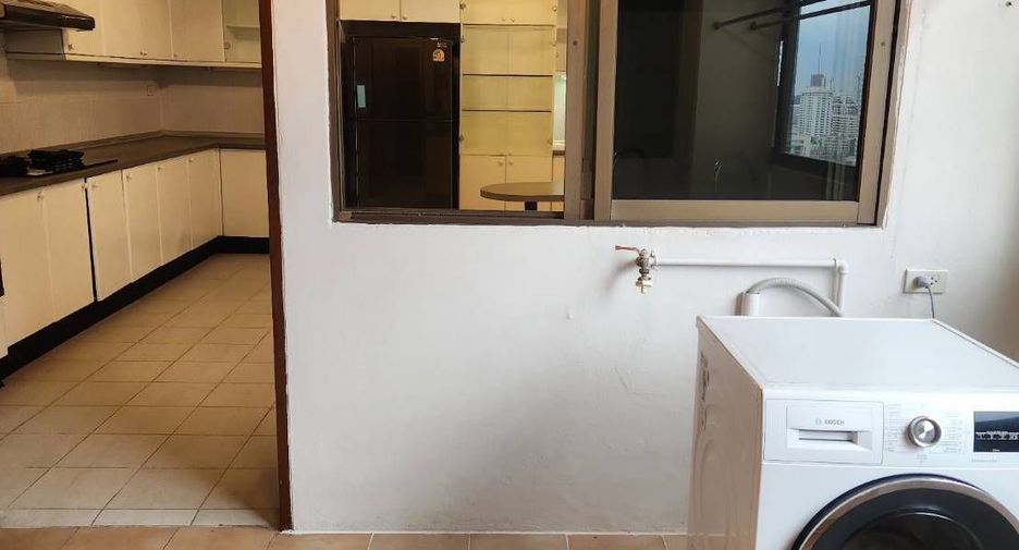 For rent 4 bedrooms apartment in Watthana, Bangkok