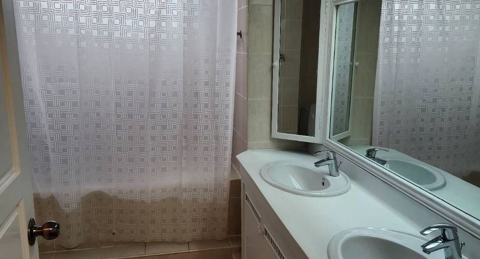 For rent 4 bedrooms apartment in Watthana, Bangkok