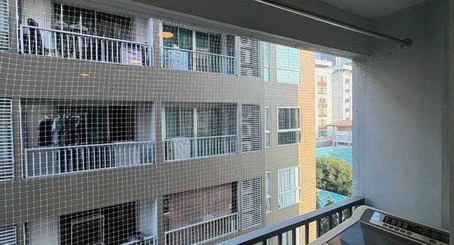 For rent 2 bedrooms condo in Phra Khanong, Bangkok