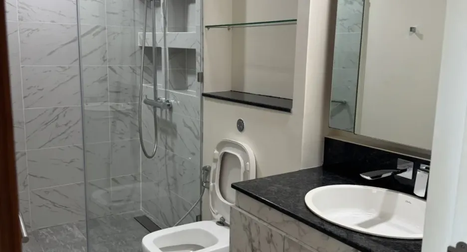 For sale and for rent 2 bedrooms condo in Sathon, Bangkok