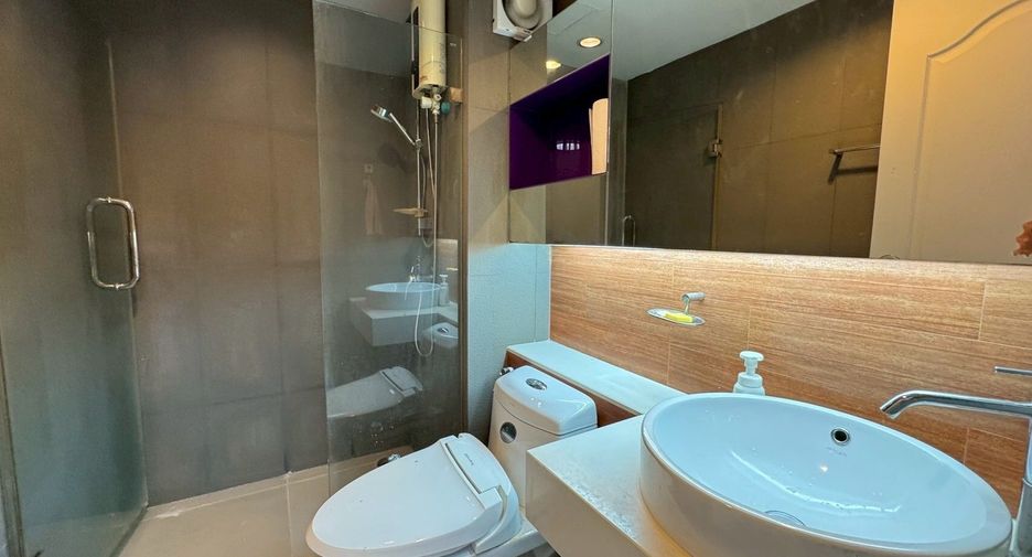 For rent 2 bedrooms condo in Phaya Thai, Bangkok