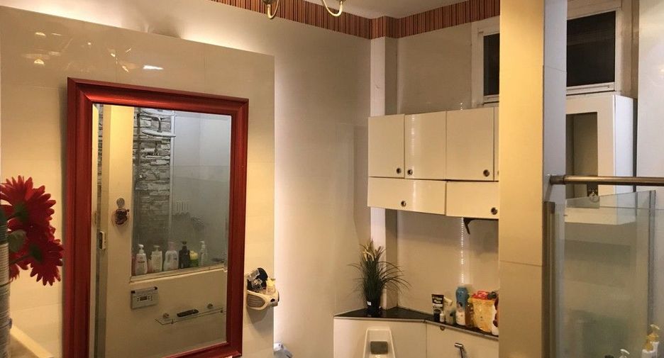 For sale 3 bedrooms house in Lat Phrao, Bangkok