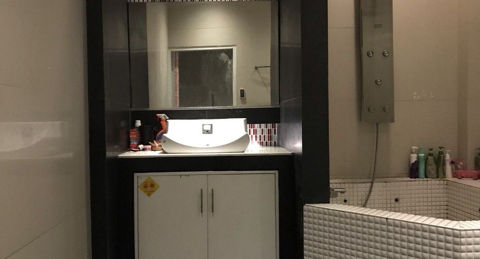 For sale 3 bedrooms house in Lat Phrao, Bangkok