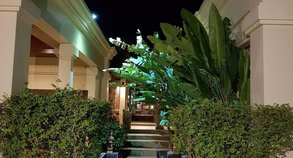 For rent 6 bedrooms villa in Mueang Phuket, Phuket