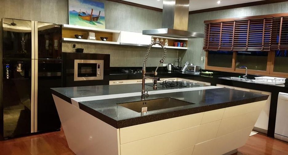 For rent 6 bedrooms villa in Mueang Phuket, Phuket