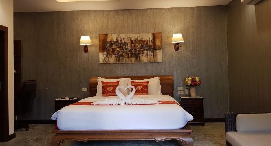For rent 6 bedrooms villa in Mueang Phuket, Phuket