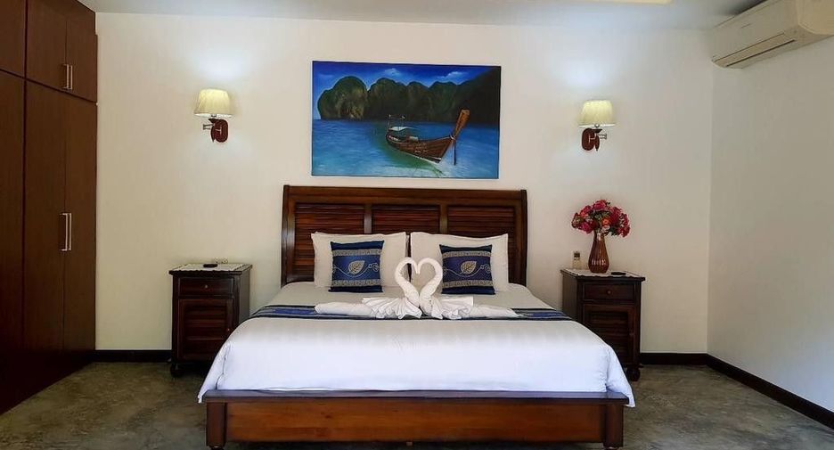 For rent 6 bedrooms villa in Mueang Phuket, Phuket