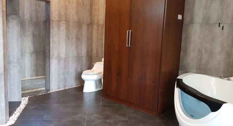 For rent 6 bedrooms villa in Mueang Phuket, Phuket