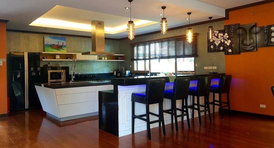 For rent 6 bedrooms villa in Mueang Phuket, Phuket