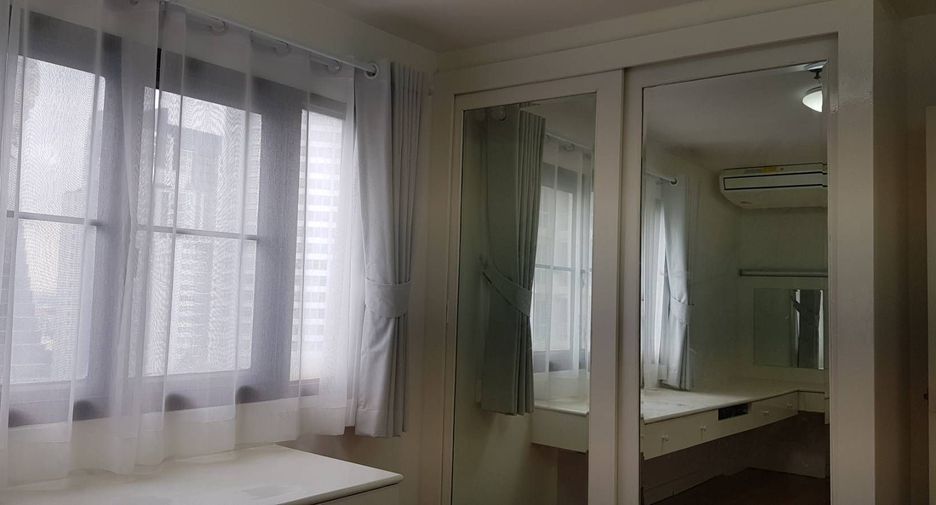 For rent 3 bedrooms condo in Watthana, Bangkok