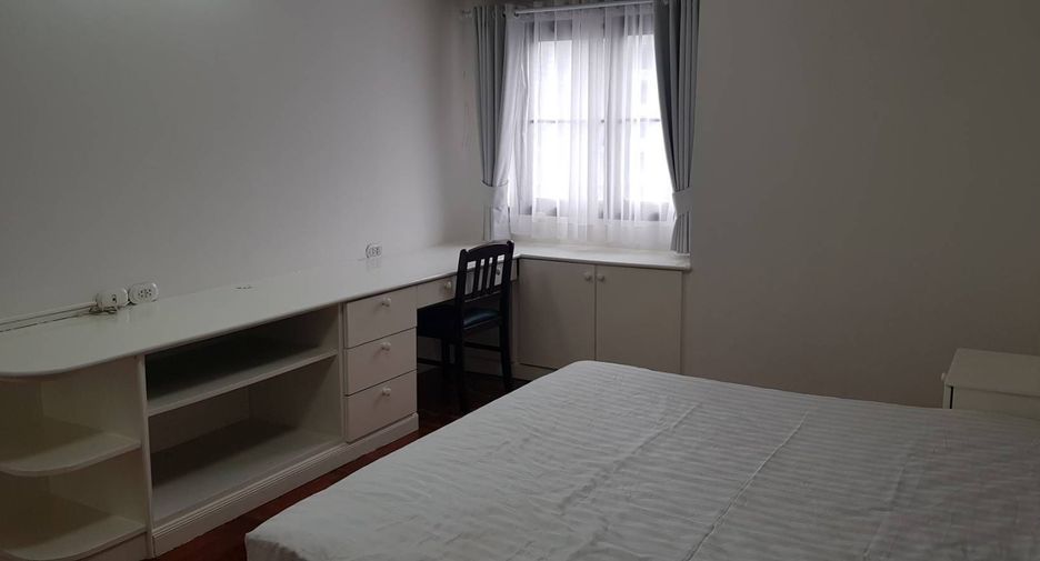 For rent 3 bedrooms condo in Watthana, Bangkok