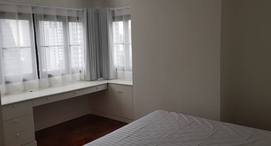 For rent 3 bedrooms condo in Watthana, Bangkok