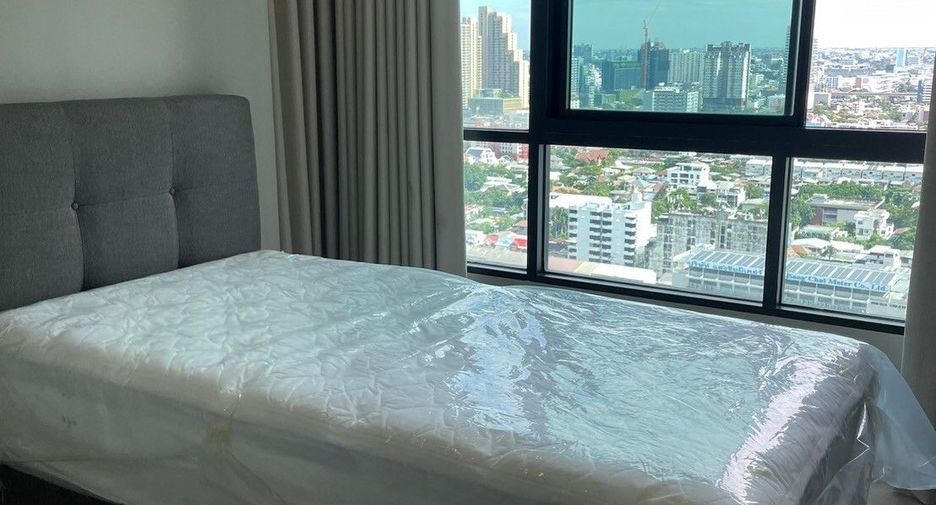 For rent 2 bedrooms condo in Phaya Thai, Bangkok