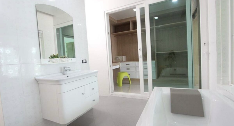 For rent 1 bed townhouse in Mueang Phuket, Phuket