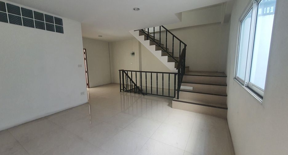 For sale and for rent 4 bedrooms townhouse in Yan Nawa, Bangkok