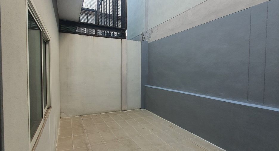 For sale and for rent 4 bedrooms townhouse in Yan Nawa, Bangkok